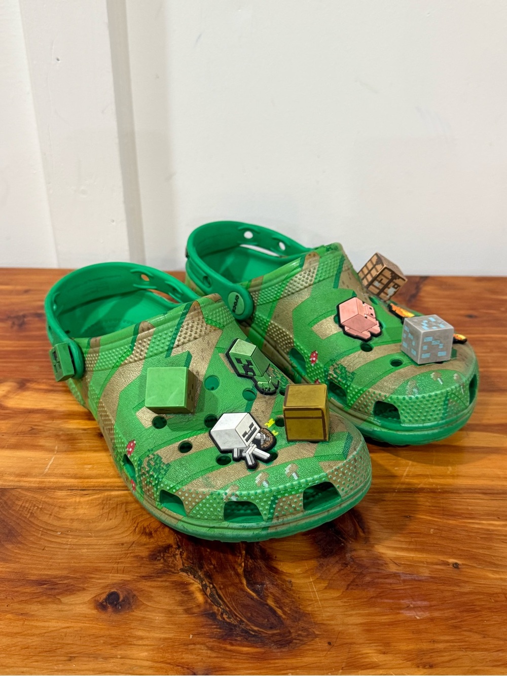 Crocs Limited Edition Big Kids Junior Minecraft Green Classic Clog 4